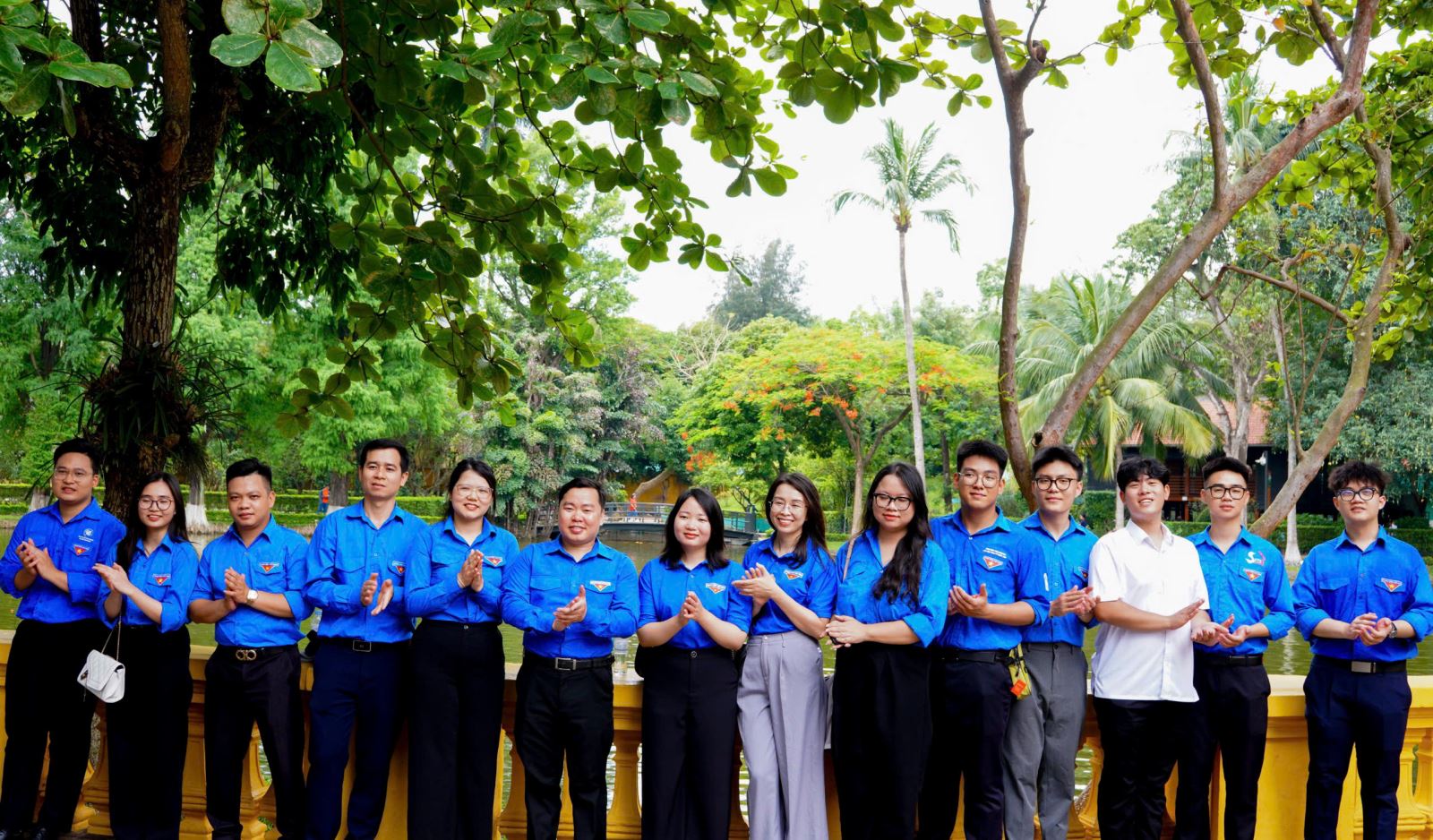Kỷ niệm 136 năm Ngày sinh Chủ tịch Hồ Chí Minh: Đoàn TNCS Hồ Chí Minh VUSTA phối hợp CLB Liên Kết Trẻ Việt Nam tổ chức lễ viếng Lăng Bác và tham quan Nhà sàn Bác Hồ