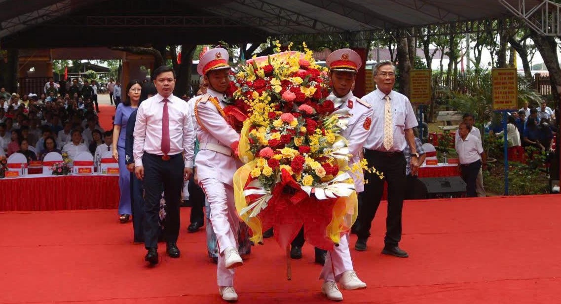 Đắk Lắk: Trang trọng tổ chức Lễ dâng hương kỷ niệm 136 năm Ngày sinh Chủ tịch Hồ Chí Minh