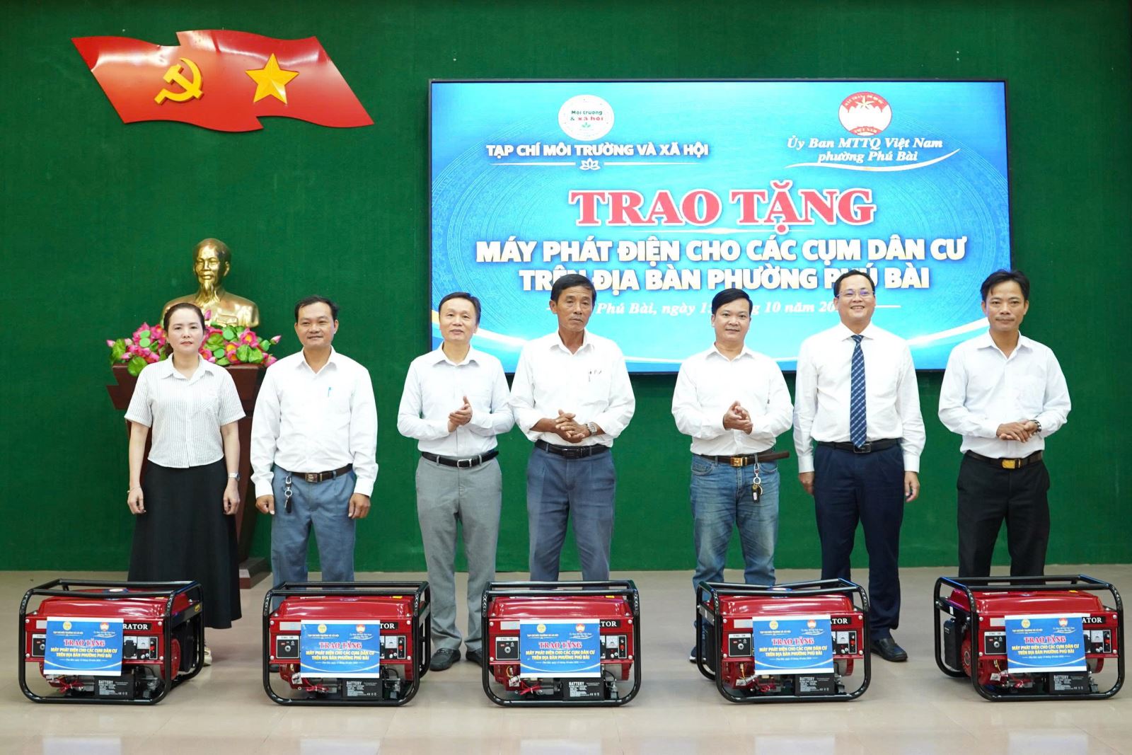 Tạp chí Môi trường và Xã hội kết nối yêu thương, hỗ trợ bà con vùng lũ