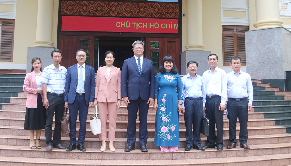 Đắk Lắk: Tổng lãnh sự quán Cộng hòa Nhân dân Trung Hoa tại TP. Hồ Chí Minh chào xã giao UBND tỉnh 